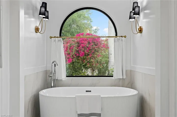 9833 Clear Lake Cir, Naples, Florida 34109