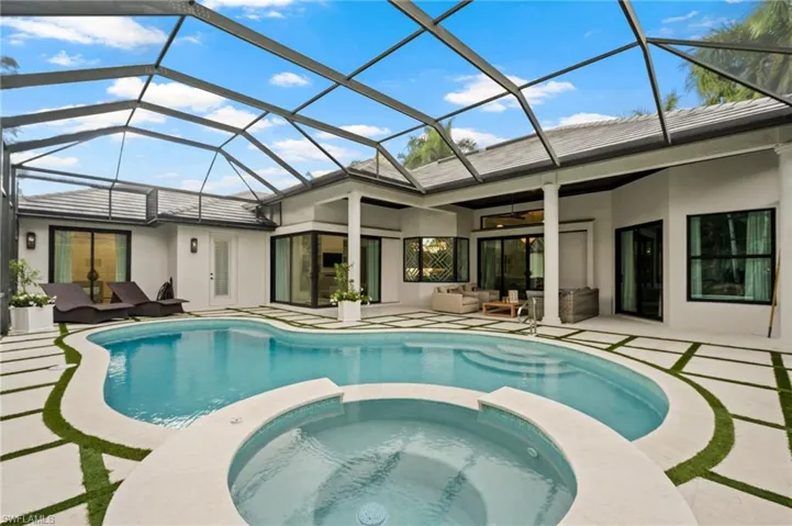 9833 Clear Lake Cir, Naples, Florida 34109