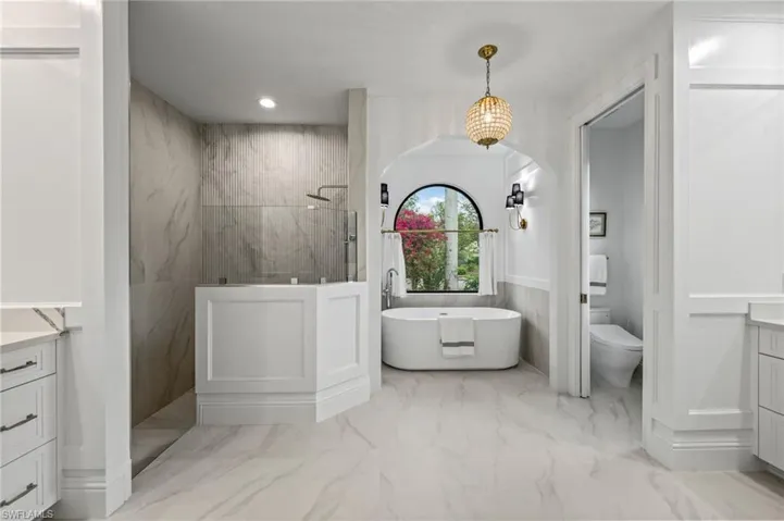 9833 Clear Lake Cir, Naples, Florida 34109