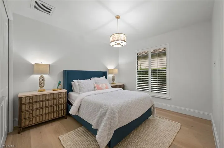 9833 Clear Lake Cir, Naples, Florida 34109
