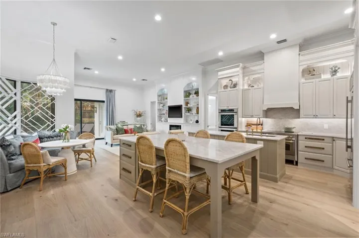 9833 Clear Lake Cir, Naples, Florida 34109