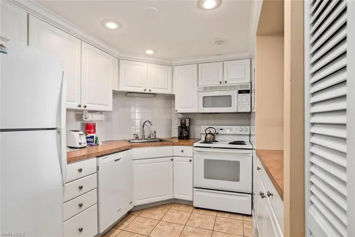 3 Bluebill Ave 610, Naples, Florida 34108