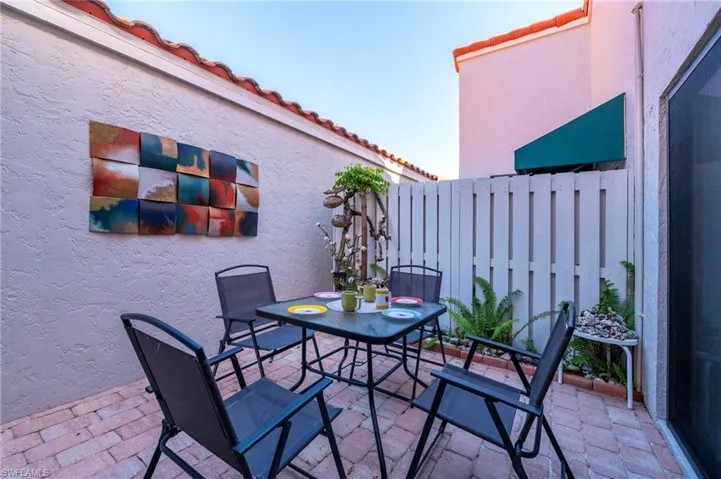 View of patio / terrace with outdoor dining space