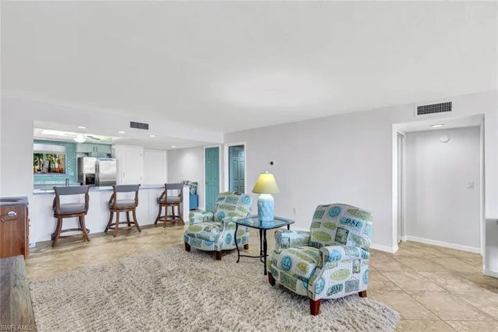 Sitting room featuring light tile patterned flooring
