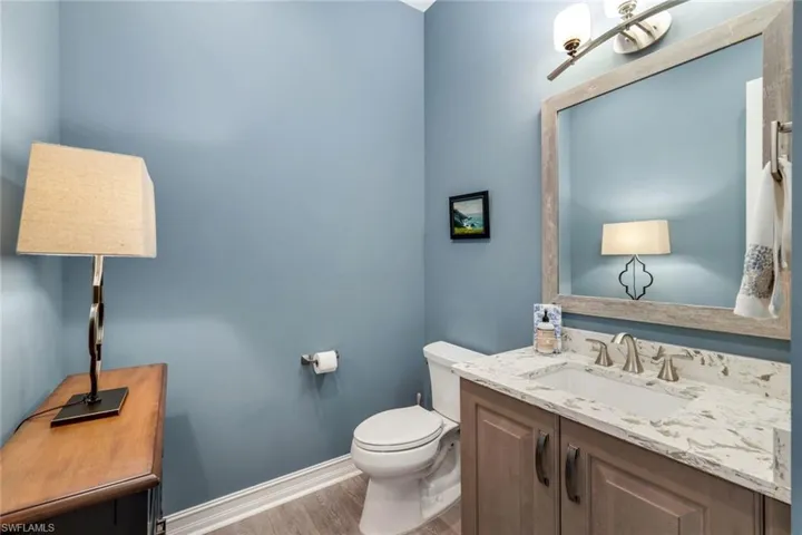 A convenient powder bath, perfectly situated