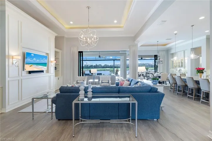 Step through the front door into the home ofyour dreams!