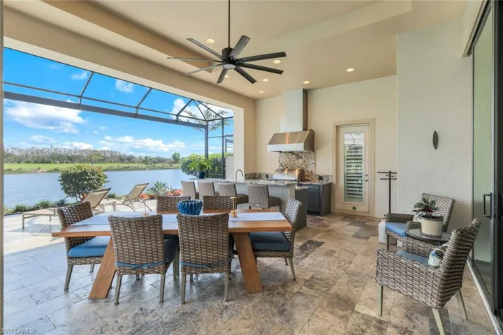 Ample space for family and friends to sit andenjoy the beautiful view!