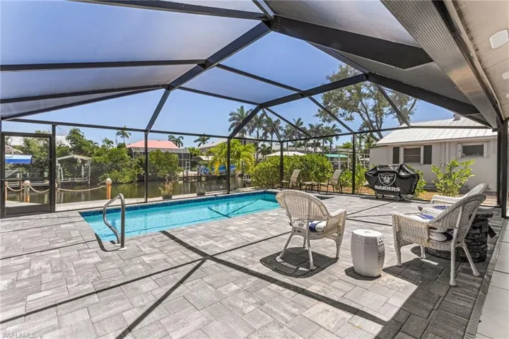 Large screened lanai to enjoy the warm Florida sunshine!
