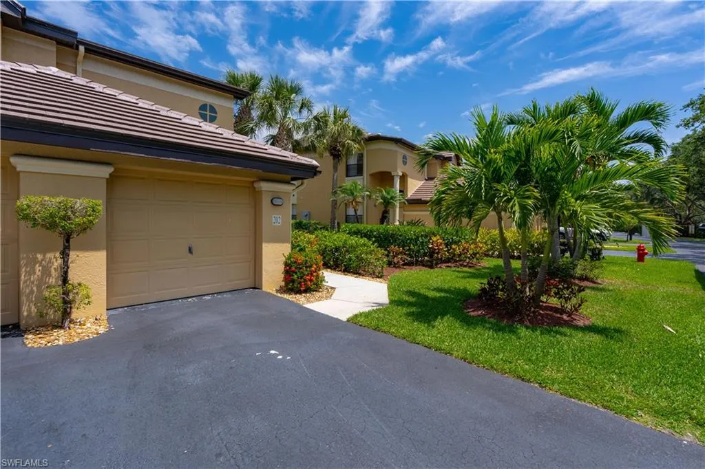 184 Vintage CIR, Naples, FL 34119,225041369