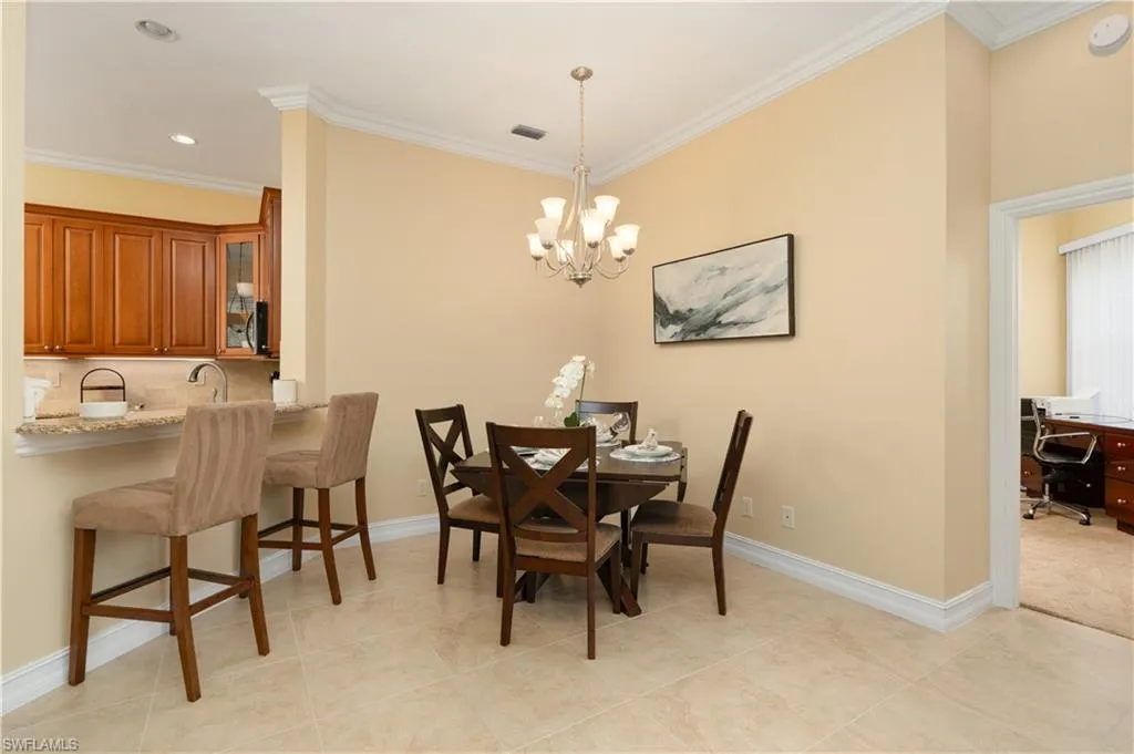 184 Vintage CIR, Naples, FL 34119,225041369
