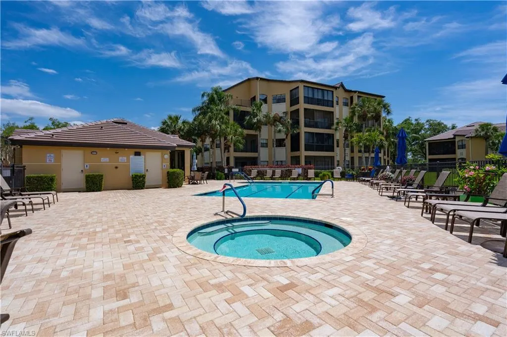 184 Vintage CIR, Naples, FL 34119,225041369