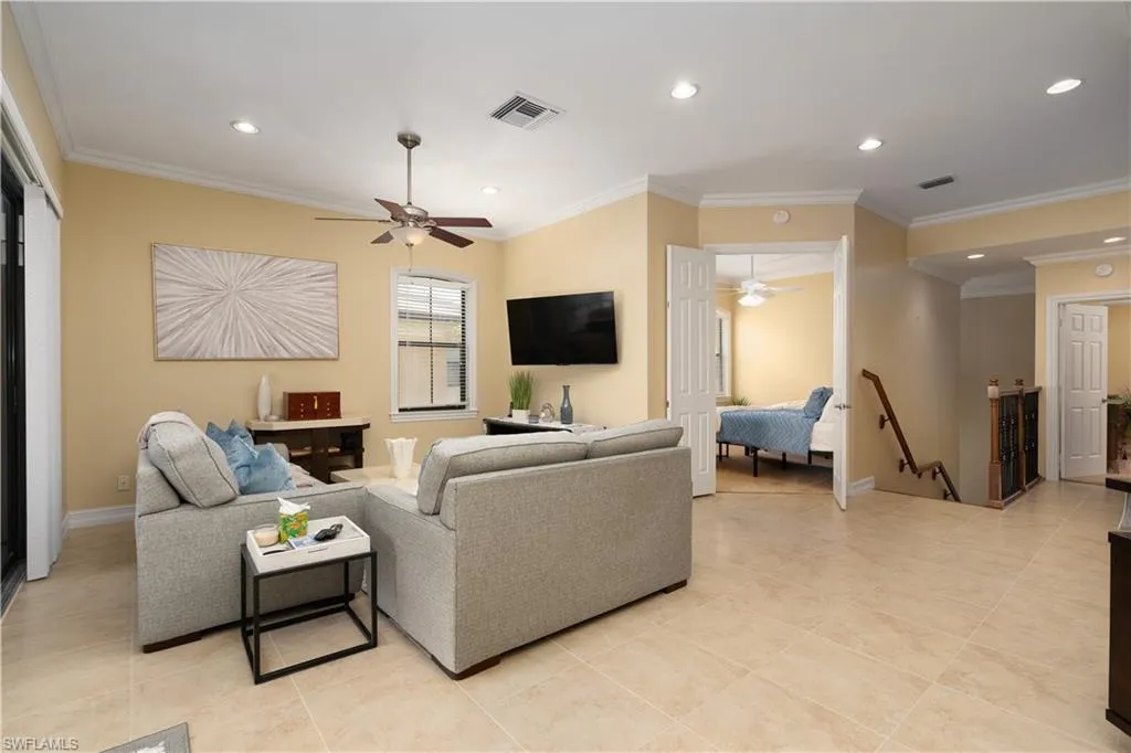 184 Vintage CIR, Naples, FL 34119,225041369