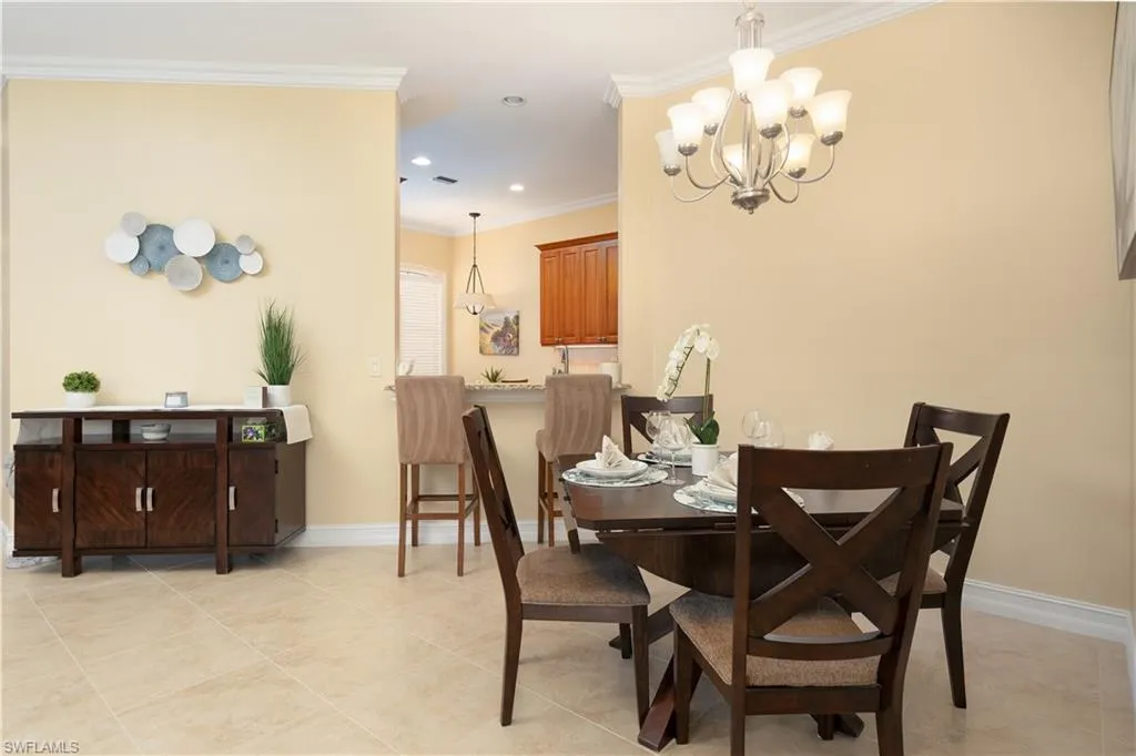 184 Vintage CIR, Naples, FL 34119,225041369