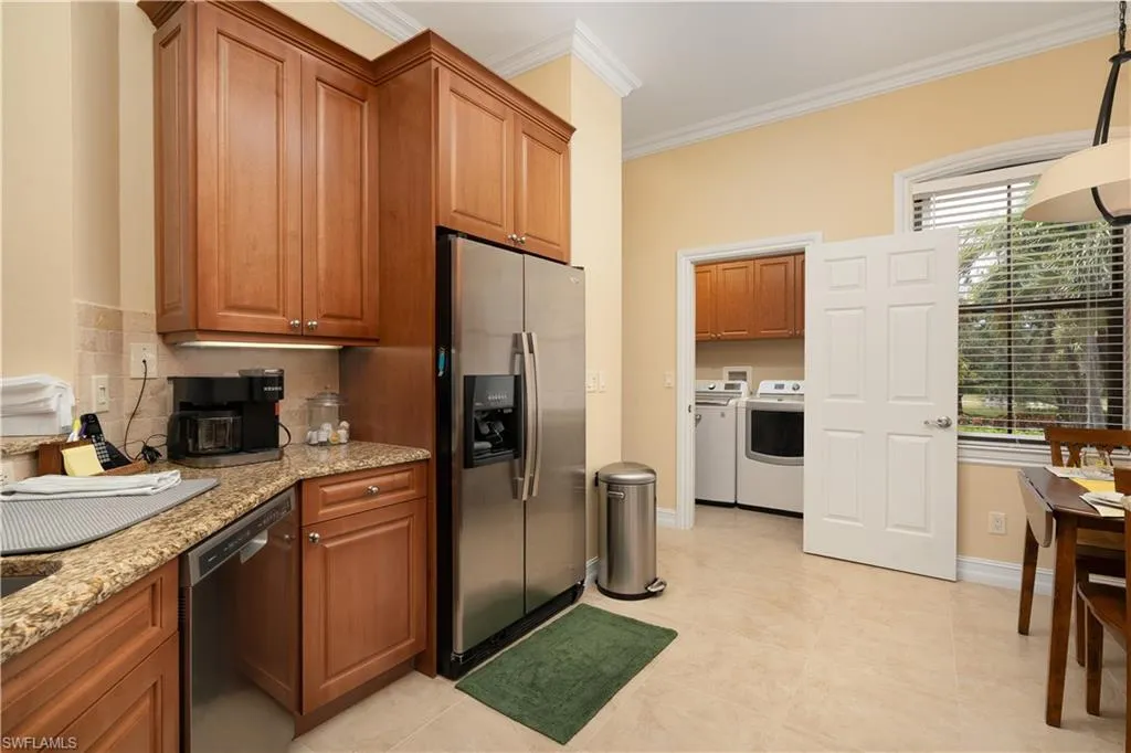 184 Vintage CIR, Naples, FL 34119,225041369