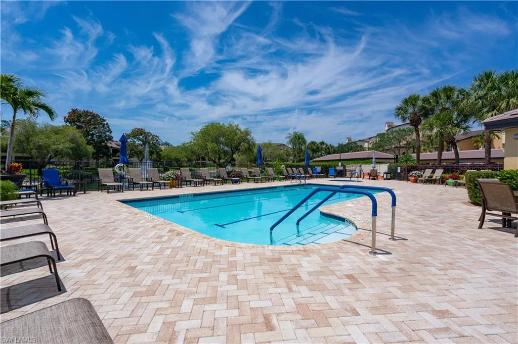 184 Vintage CIR, Naples, FL 34119,225041369