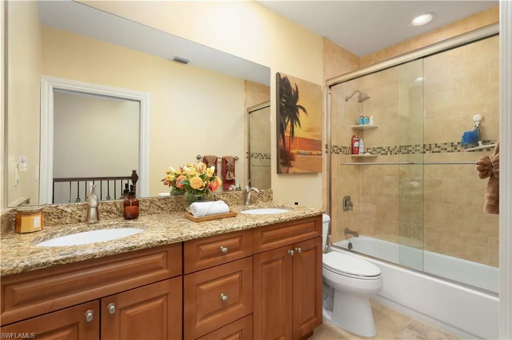184 Vintage CIR, Naples, FL 34119,225041369