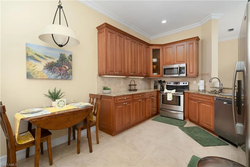 184 Vintage CIR, Naples, FL 34119,225041369
