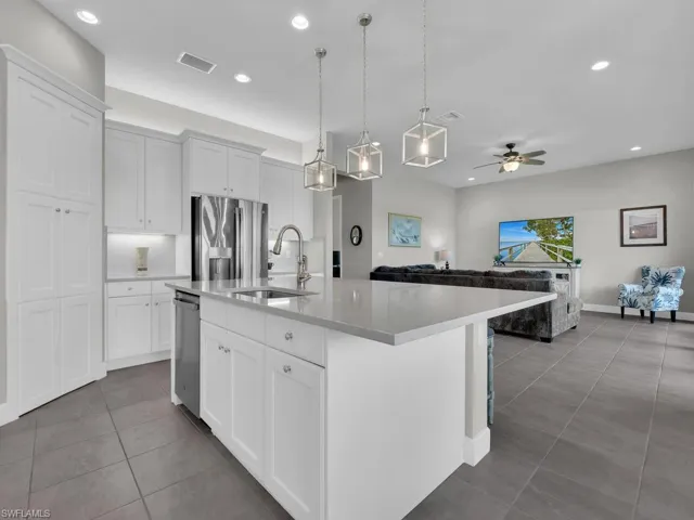 Kitchen w/Walk-In Pantry