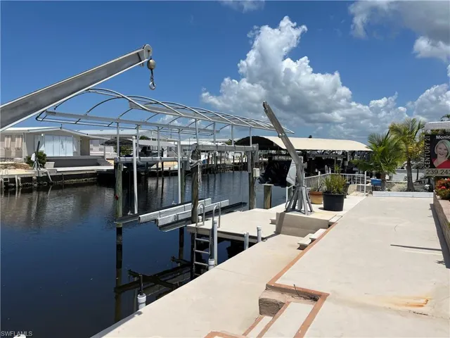 Boat Lift with Canopy Frame