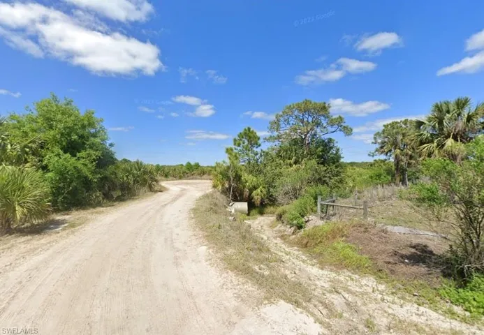 View of dirt / gravel road