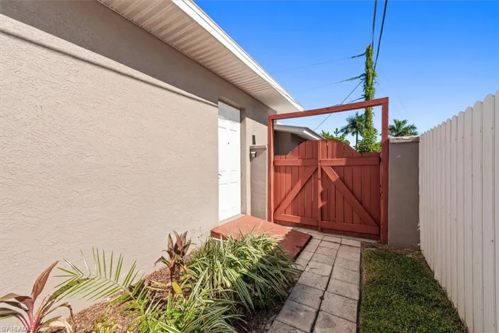 729 Dean Way, Fort Myers, Florida 33919
