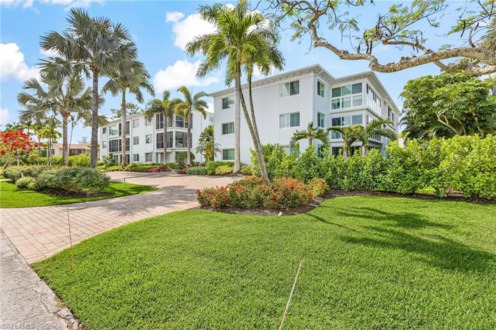 280 2nd Ave S 206, Naples, Florida 34102