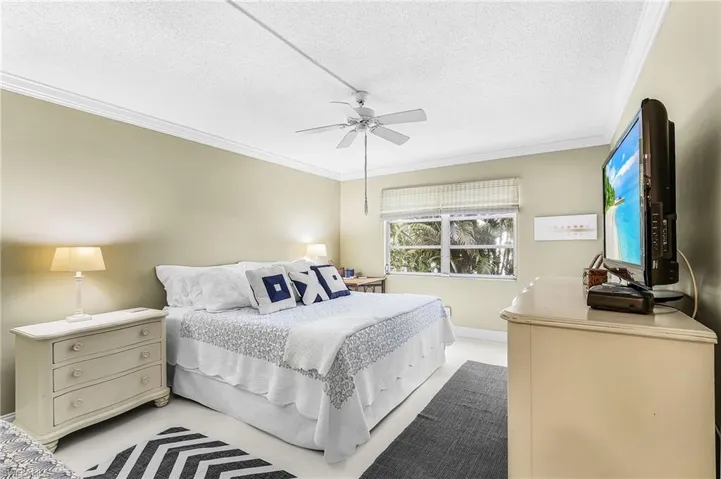 280 2nd Ave S 206, Naples, Florida 34102