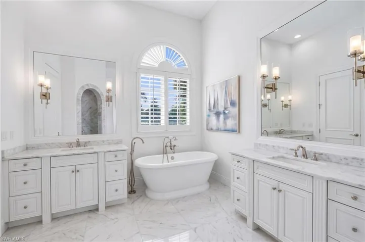 Virtually-remodeled bath