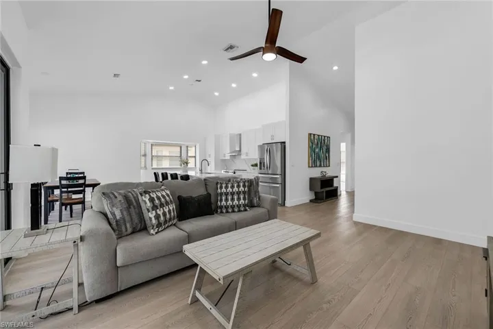 221  Saint James  WAY, Naples, FL 34104