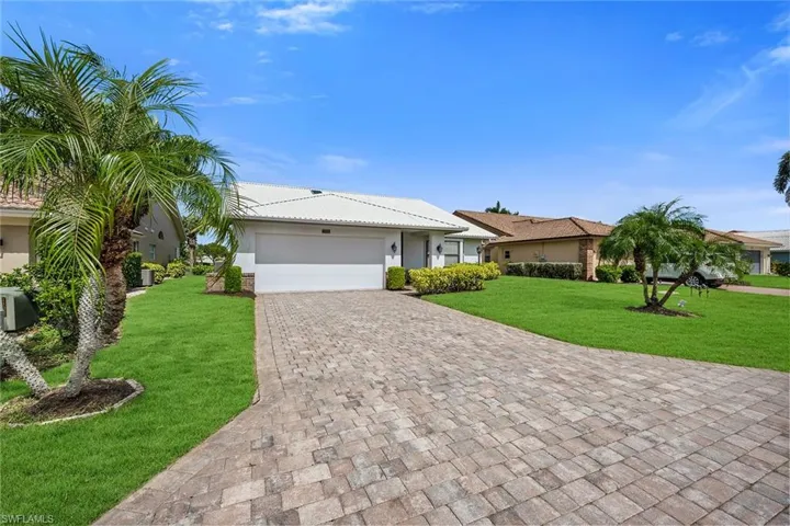 221  Saint James  WAY, Naples, FL 34104