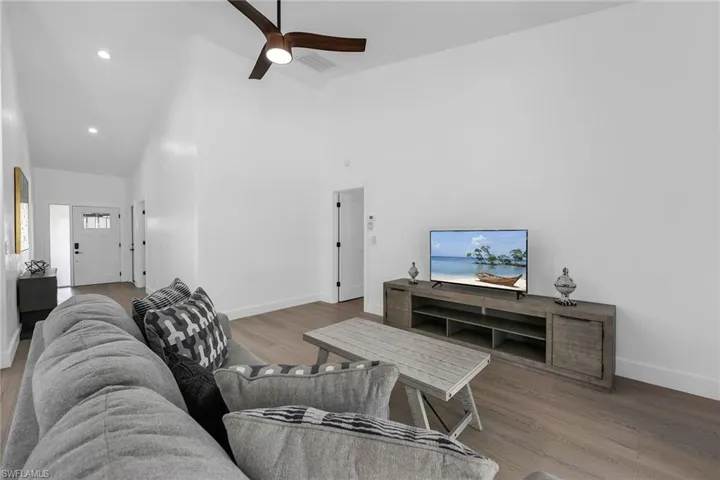 221  Saint James  WAY, Naples, FL 34104