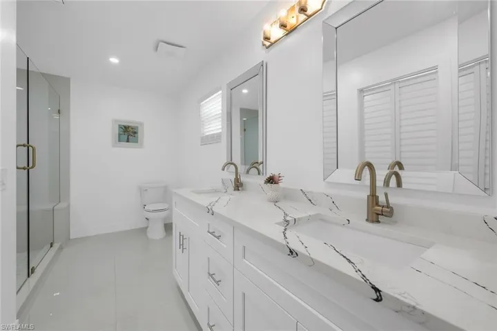 221  Saint James  WAY, Naples, FL 34104