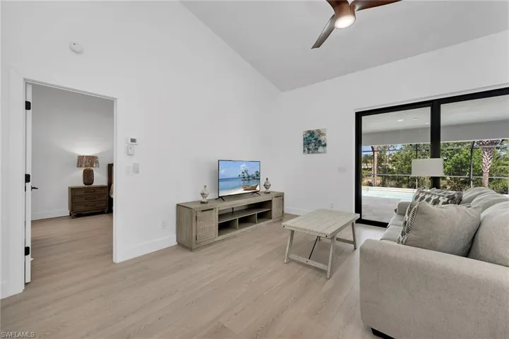 221  Saint James  WAY, Naples, FL 34104
