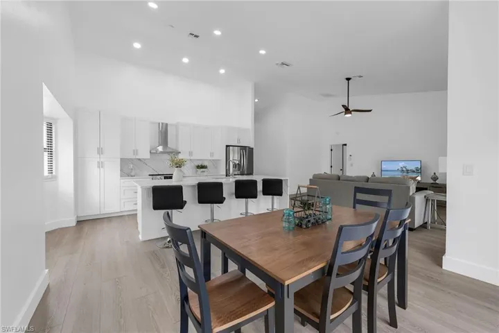 221  Saint James  WAY, Naples, FL 34104