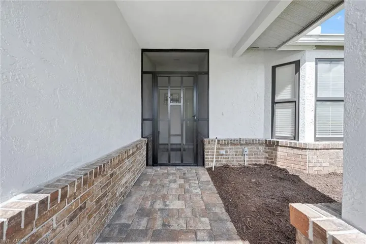 221  Saint James  WAY, Naples, FL 34104