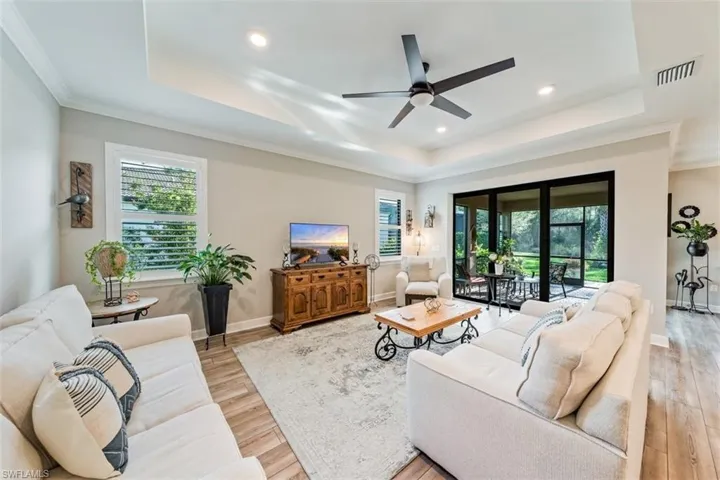 6828  Winding Cypress  DR, Naples, FL 34114