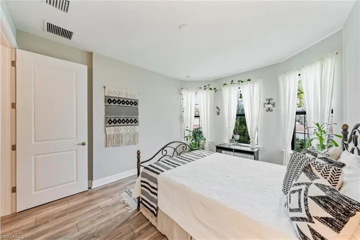 6828  Winding Cypress  DR, Naples, FL 34114