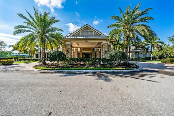 6828  Winding Cypress  DR, Naples, FL 34114