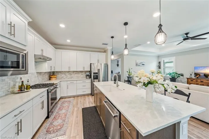 6828  Winding Cypress  DR, Naples, FL 34114