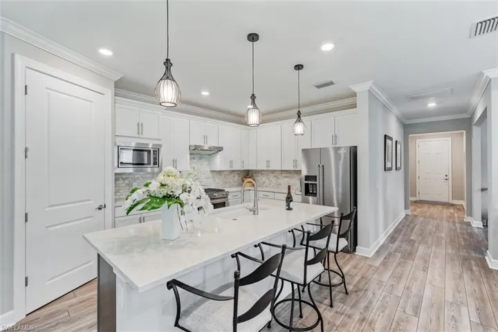 6828  Winding Cypress  DR, Naples, FL 34114