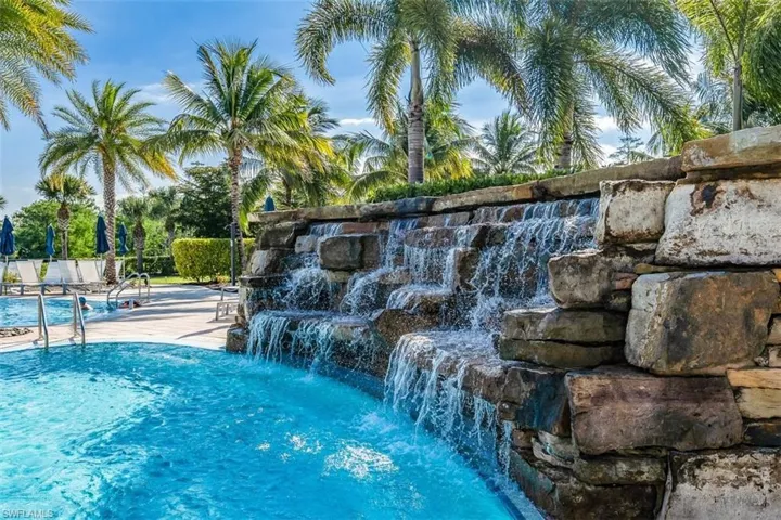 6828  Winding Cypress  DR, Naples, FL 34114
