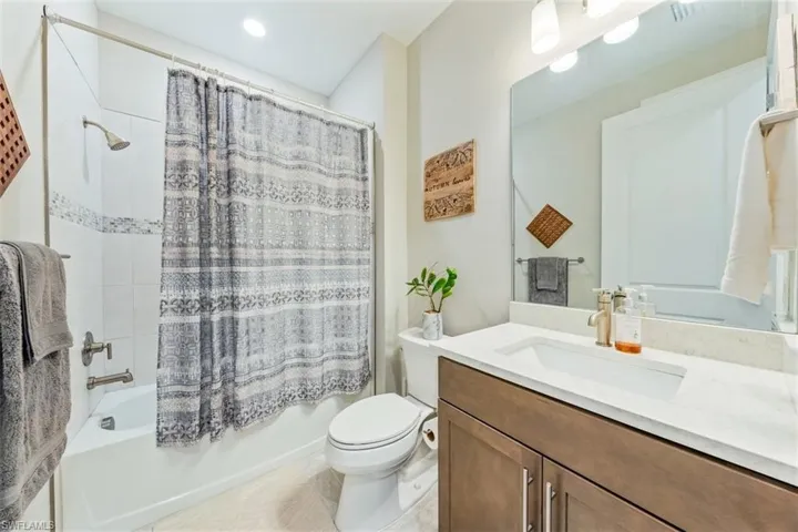 6828  Winding Cypress  DR, Naples, FL 34114