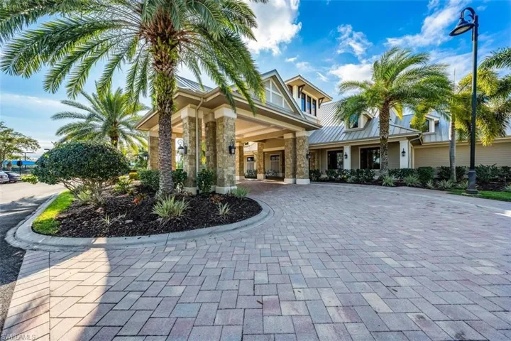 6828  Winding Cypress  DR, Naples, FL 34114