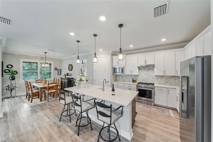 6828  Winding Cypress  DR, Naples, FL 34114