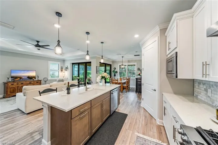6828  Winding Cypress  DR, Naples, FL 34114