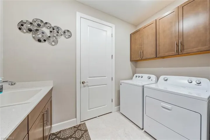 6828  Winding Cypress  DR, Naples, FL 34114