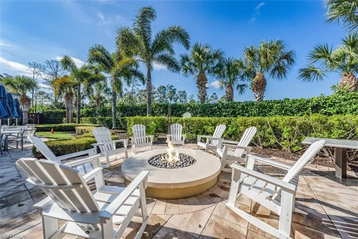 6828  Winding Cypress  DR, Naples, FL 34114
