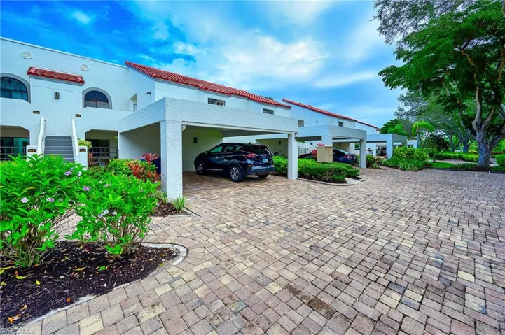 565  Beachwalk  CIR, Naples, FL 34108