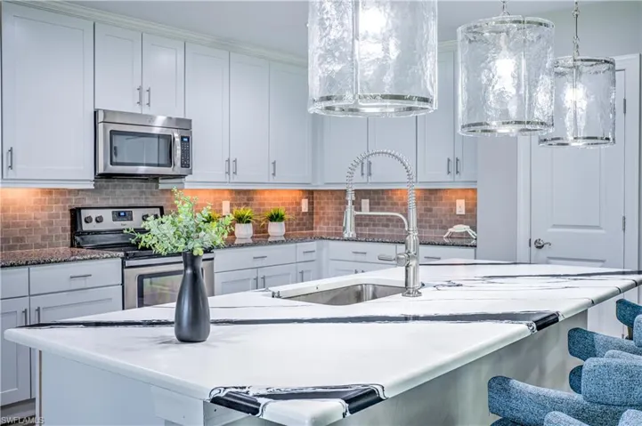 15205 Butler Lake Dr 101, Naples, Florida 34109