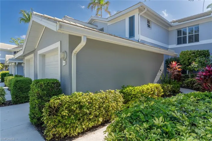 Sidewalk to Private Screened-in entry